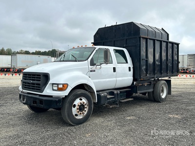2000 Ford F-650 4x2 Crew Cab Chipper Truck