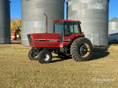 International 5088 2WD Tractor