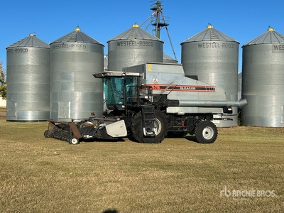 1997 Gleaner R72 Combine Harvester