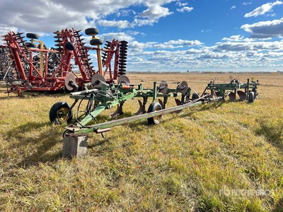 John Deere 5 Bottom Quantity of (2) 5-Bottom Breaking Plow