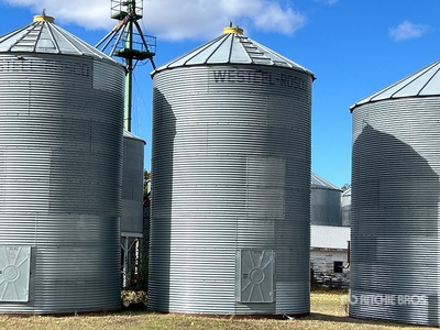 Westeel-Rostco +/- 2550 bu 8 Ring Grain Bin