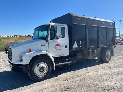 1998 Freightliner FL70 4x2 Hackschnitzel-Lkw