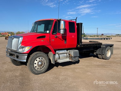 2003 International 7300 4x2 Extended Cab Camion remorque polyvalent