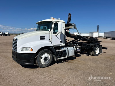 2013 Mack CXU612 4x2 Hooklift Truck