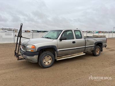 2001 GMC Sierra 2500HD 4x4 Extended Cab Pickup