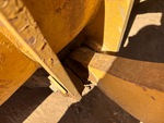 Chassis with Clavijas del cangilón al brazo elevador
