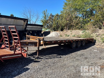 2009 Load Max 25 ft Tri/A Equipment Trailer