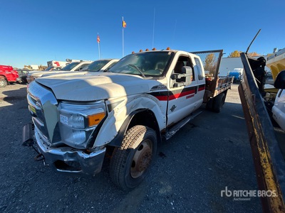 2013 Ford F-550 XLT 4x4 Extended Cab Platte vrachtwagen (Inoperable)