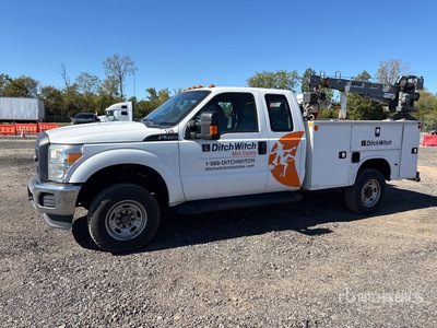 2015 Ford F-350 4x4 Extended Cab Ciężarówka serwisowa