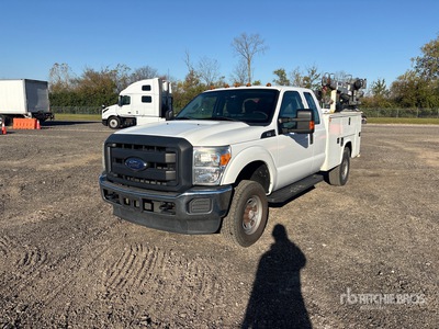 2015 Ford F-350 4x4 Extended Cab Service Truck