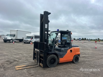 Toyota 8FD50U 10050 lb Pneumatic Tire Chariot Élévateur