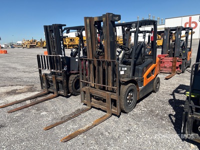 Doosan D25S-9 4600 lb Pneumatic Tire Forklift