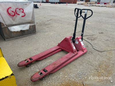 Quantity of (2) 5500 lb Palettenheber