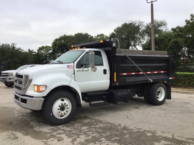 2005 Ford F-650 XLT 4x2 S/A Dump Truck