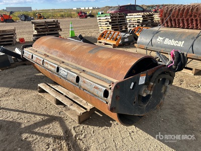 Bobcat 73 in スキッドステア バイブラタリー ローラー