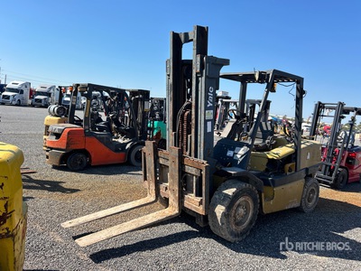 2005 Yale GP110MJNGBE091 10800 lb Pneumatic Tire Chariot Élévateur
