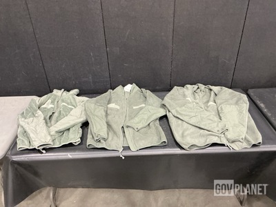 (28) Cold Weather Jackets & (5) Extreme Cold Weather Parka Liners