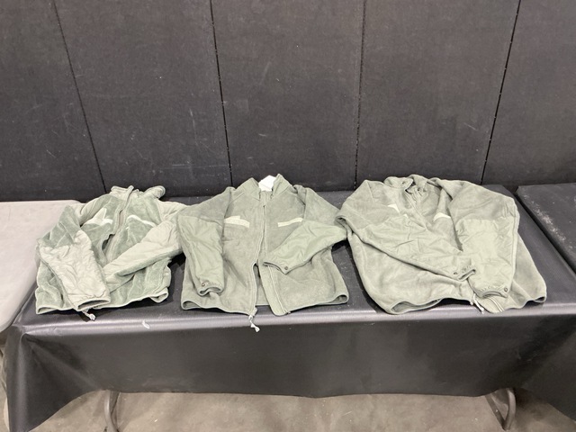 (28) Cold Weather Jackets & (5) Extreme Cold Weather Parka Liners
