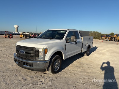 2017 Ford F-350 4x2 Extended Cab Utility Truck