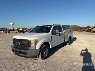 2017 Ford F-350 4x2 Extended Cab Utility Truck