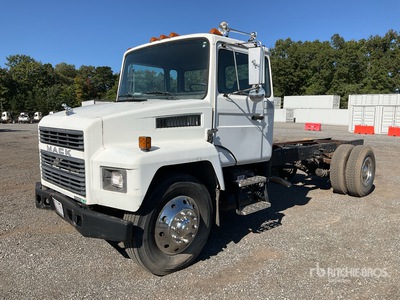 Mack 4x2 Cab and Chassis