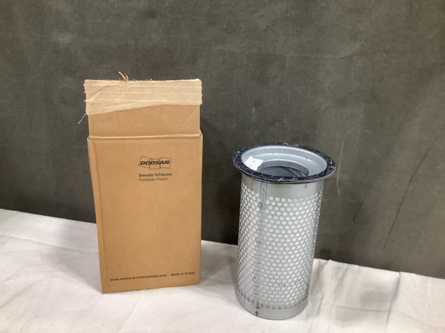 (11) Doosan 22402325 Fluid Filter Elements