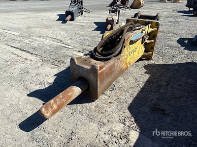 2018 Stanley MBX408 120 in Hydraulic Breaker - Fits Car