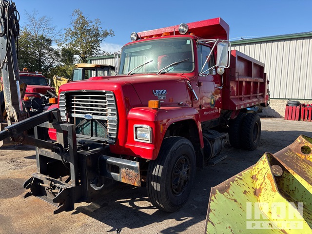 1990 Ford L8000 4x2 S/A Dump Truck