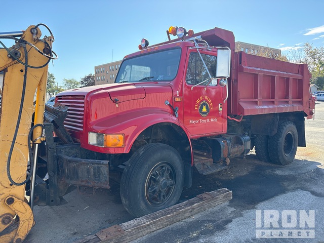 1991 International 4900 4x2 S/A Dump Truck