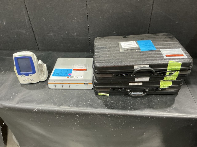 (1) Patient Monitor, (1) Digital Controller & Assorted Items (1) Patient Monitor, (1) Digital Controller & Assorted Items