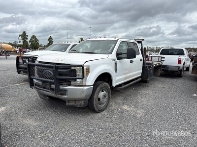 2018 Ford F-350 XL 4x4 Crew Cab Flatbed Truck