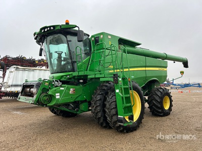 2012 John Deere S680 Combine Harvester