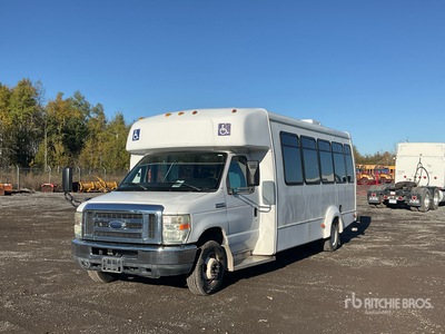 2011 Ford E-450 4x2 20-Seat Mini Bus