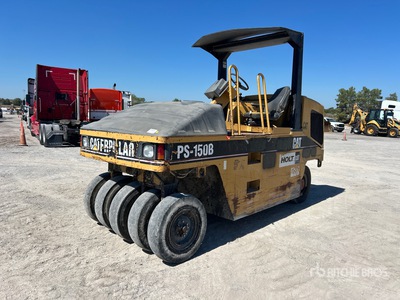 2003 Cat PS-150B 9 Wheel Compacteur pneumatique
