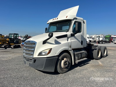 2018 Freightliner Cascadia 126 6x4 T/A Day Cab Truck Tractor