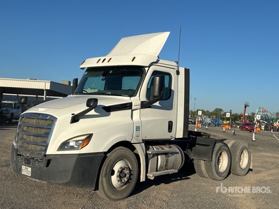 2018 Freightliner Cascadia 126 6x4 Ciągnik siodłowy T/A z kabiną dzienną
