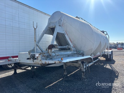 1979 Fruehauf T/A Pneumatic Bulk Trailer