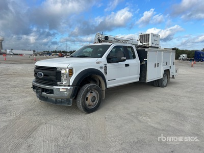 2018 Ford F-550 4x4 Extended Cab Ciężarówka serwisowa