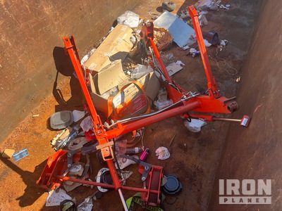 Kubota LA526 Front Loader Attachment (Inoperable)