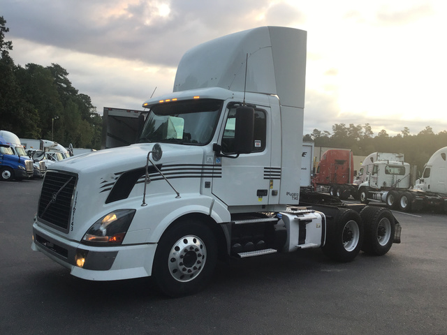 2012 Volvo VNL T/A Day Cab Truck Tractor 2012 Volvo VNL T/A Day Cab Truck Tractor