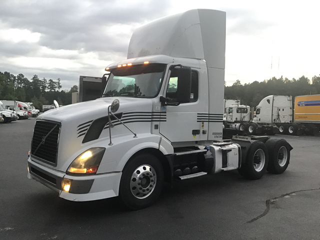 2012 Volvo VNL T/A Day Cab Truck Tractor 2012 Volvo VNL T/A Day Cab Truck Tractor