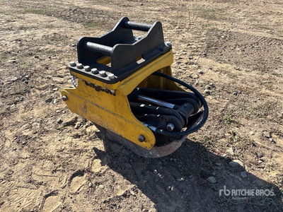 2022 Engcon 12 in Hydraulic Grapple