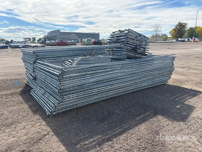Quantity of 14 ft 4 in x 6 ft Chain Link Clôture