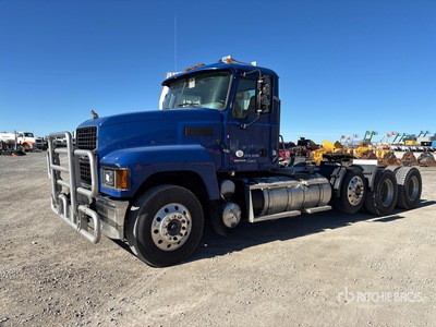 2023 Mack PINNACLE 8x4 Ciągnik siodłowy z kabiną dzienną Tri/A