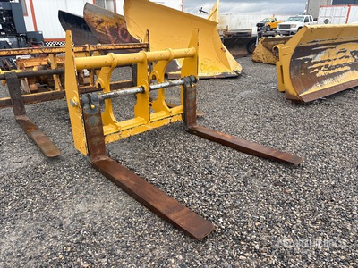 John Deere 444-624 60 in Wheel Loader Forks