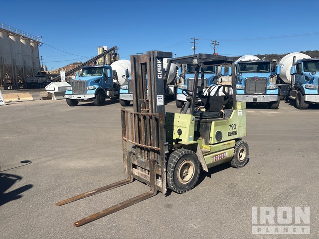 1991 (unverified) Clark GPX25 4650 lb Pneumatic Tire Forklift
