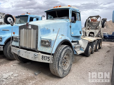 2005 Kenworth W900 8x4 Twin-Steer Mixer Truck