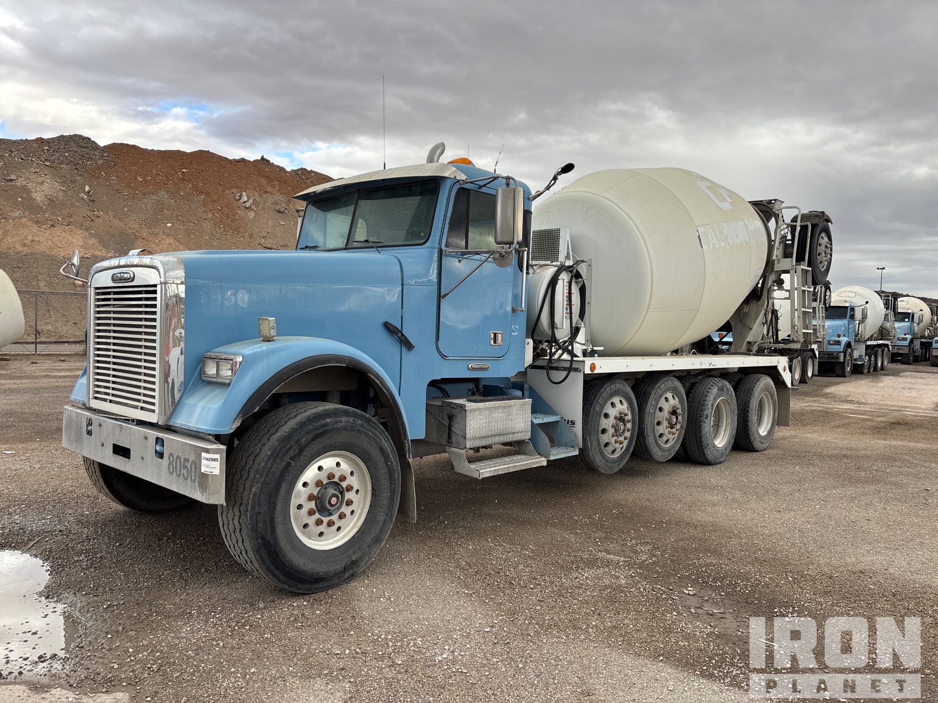 2005 Freightliner MTM Mixer 8x4 Twin-Steer Mixer Truck