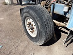 Sous-caisse with Pneu de gauche