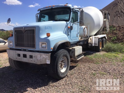 2005 International Paystar 5500i 8x4 Camion mélangeur (Inoperable)